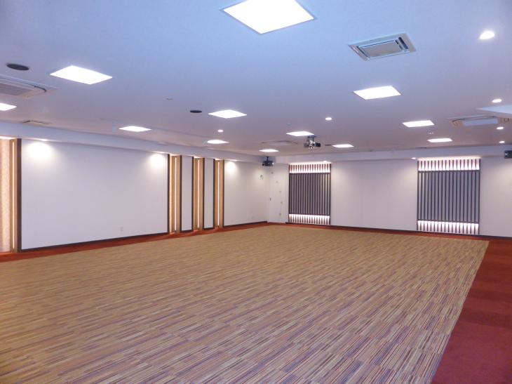 LEDで光の演出、モザイクタイル、オシャレな貸会議室の完成です！