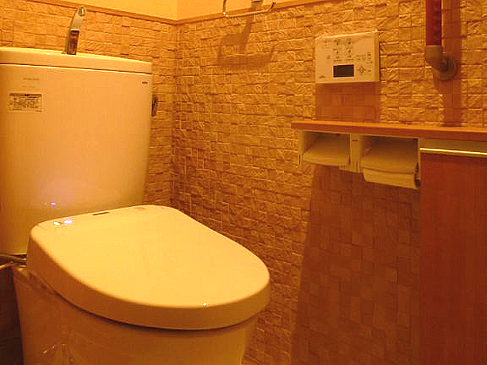 出入りの邪魔にならない位置に壁収納を付け、別空間に仕上がりました。