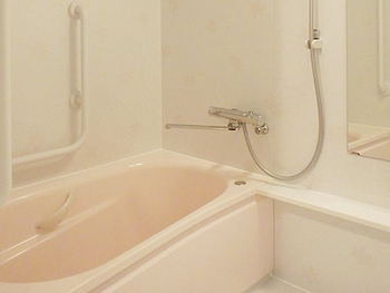  明るくなり、日々の入浴が楽しみです。出入りも、以前より楽になりました。